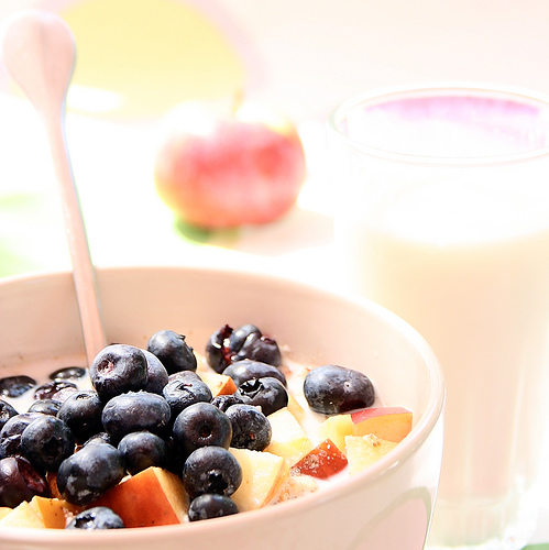 An afternoon snack of yogurt, berries, and nuts will provide the boost of energy to carry you through the day.  Photo by lepiaf.geo / Flickr)