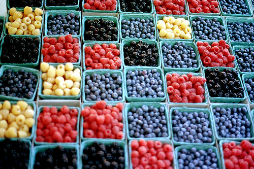 All types of berries help fight fatigue and are delicious to boot! Photo by Zabowski / Flickr